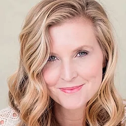 Ragan Thomson Headshot