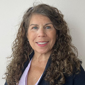 Julie Tirakian headshot